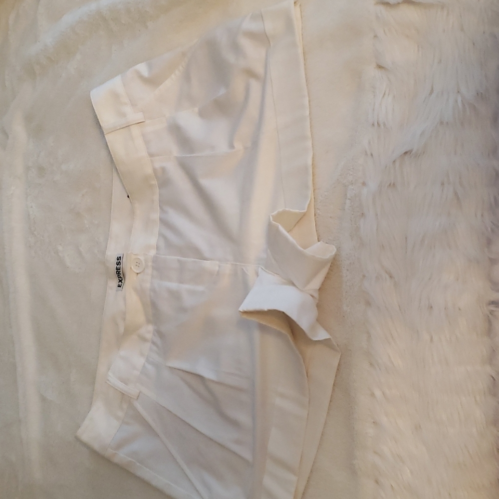 EXPRESS SHORTS